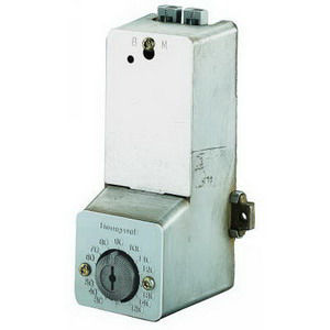 LP920A1005 DUCT MOUNTING TYPE WITH 8 FOOT AVERAGING ELEMENT SENSOR.