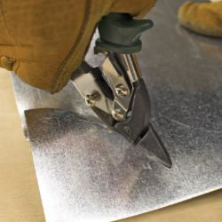 AVM7EV OFFSET AVIATION SNIP RIGHT CUTTING